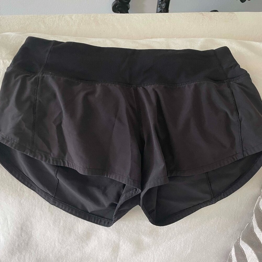 Lululemon Speed Up Short, Size 2, 2.5", Mid Rise